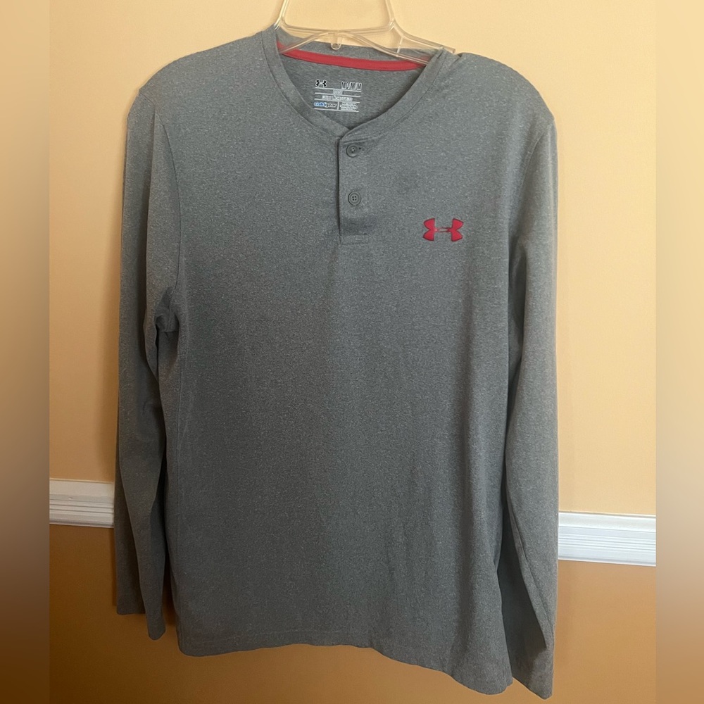 Under Armoir long sleeve grey cold gear size M mens shirt loose fit button neck